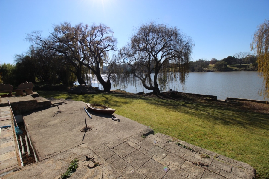 3 Bedroom Property for Sale in Lake Deneysville Free State